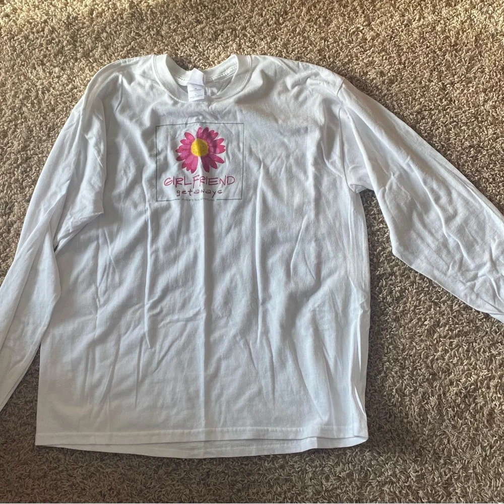 Women’s White Long Sleeve Shirt with Graphic Flower Design - Picture 1 of 6